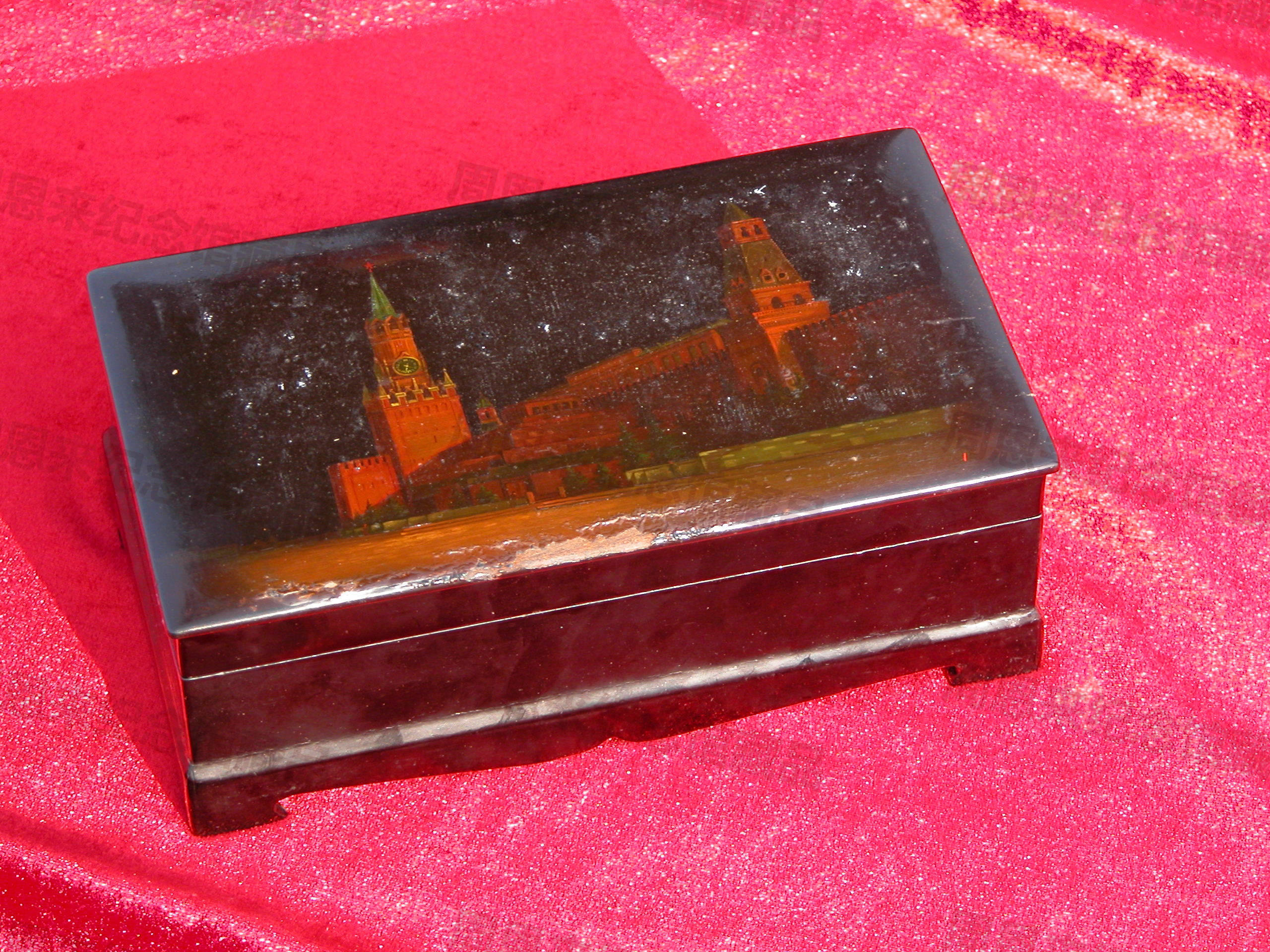 W204 苏联友人赠送周恩来的漆木盒.JPG